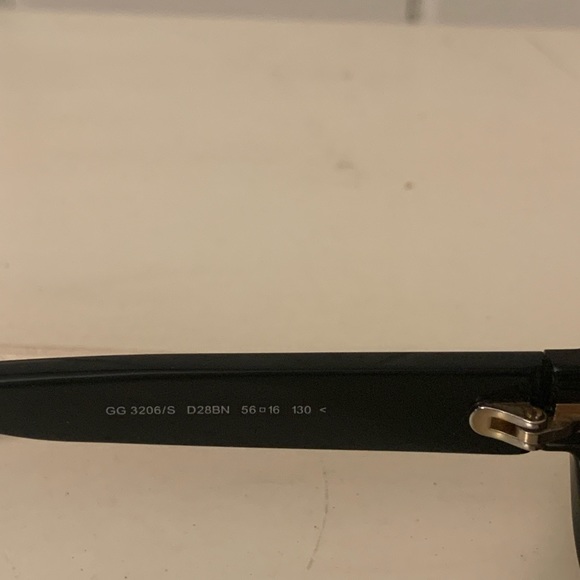 Gucci Black Sunglasses with GG monogram on arms - Picture 6 of 6